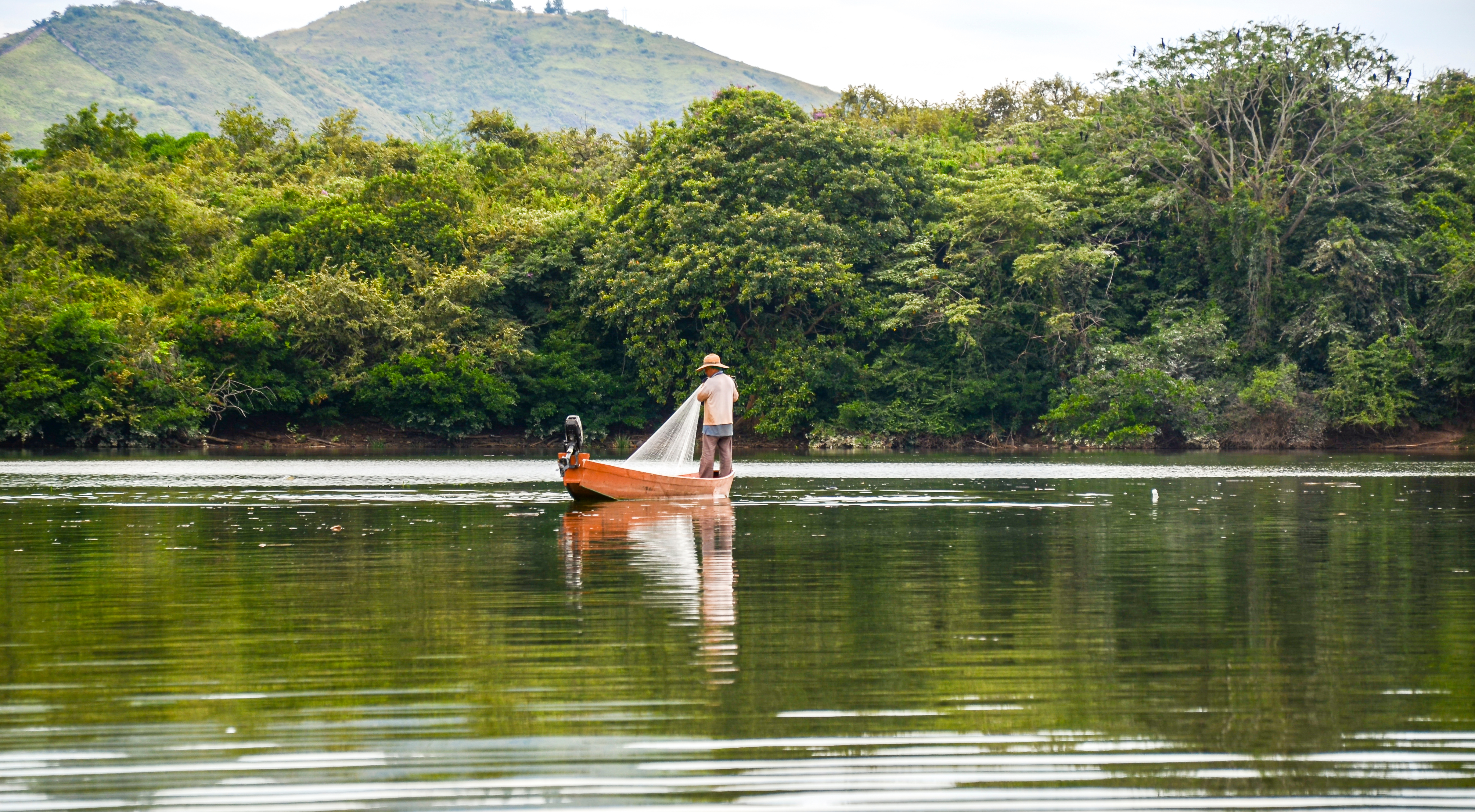 Colombia_Fisherman_Magdalena_River_colombia