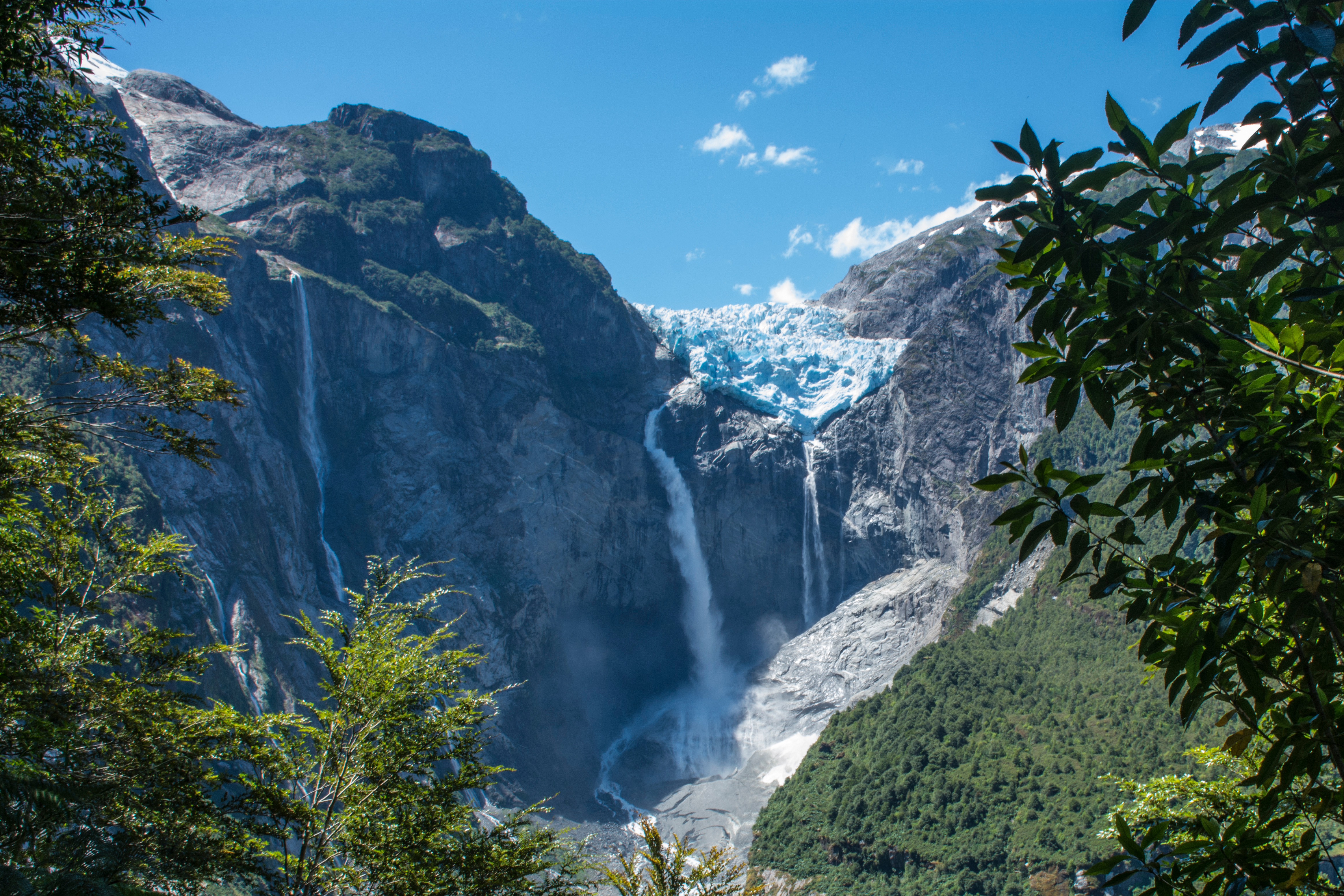 Chile_Ventisquero Hanging Glacier