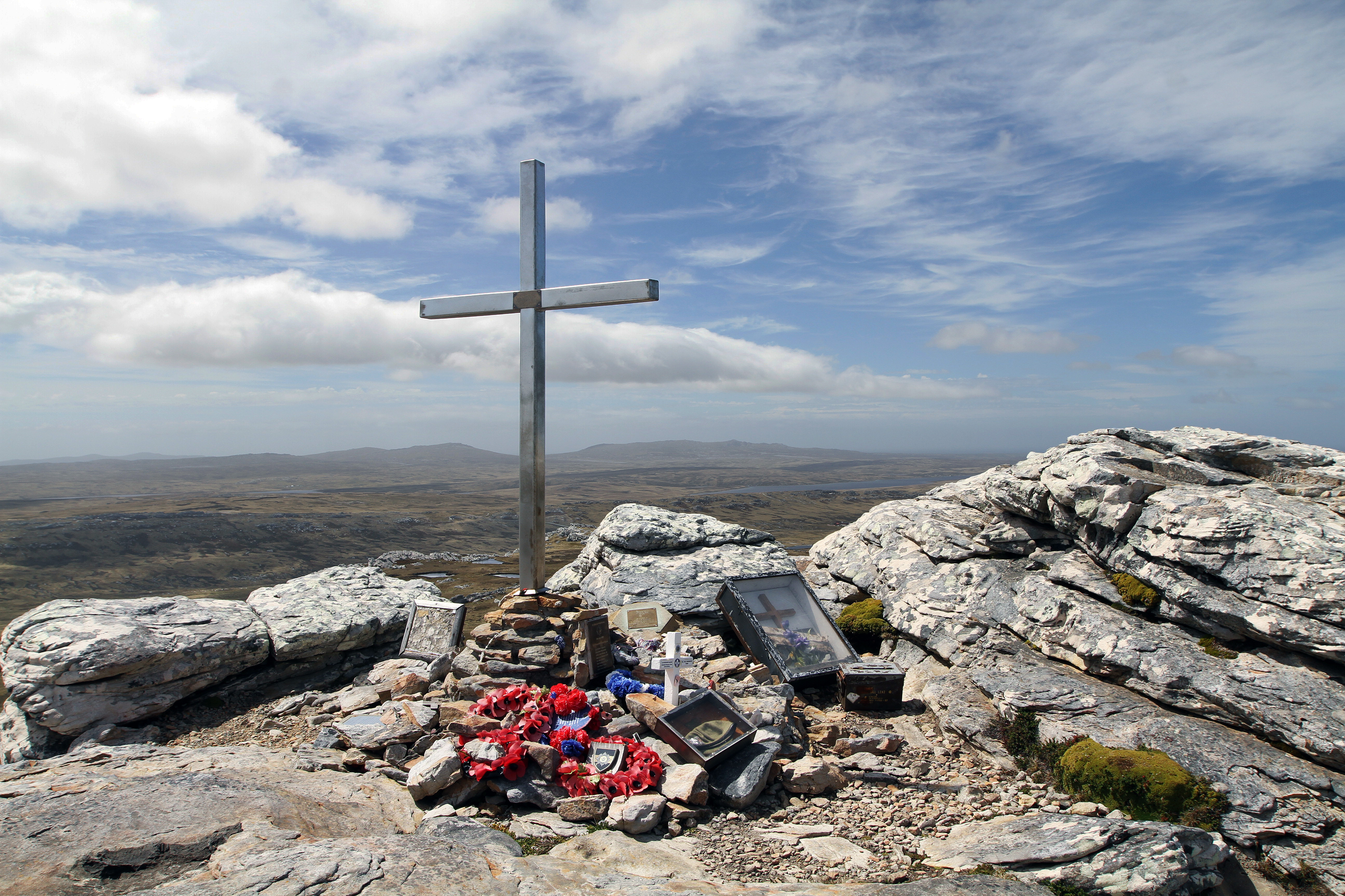 Falklands_memorial cross and memorabilia Mount Tumbledown