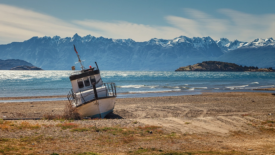 Boat aground on the beach of the General Carrera Lake