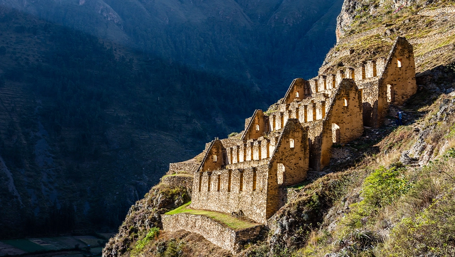 Peru_Ollantaytambo_Pinkuylluna_Ruins