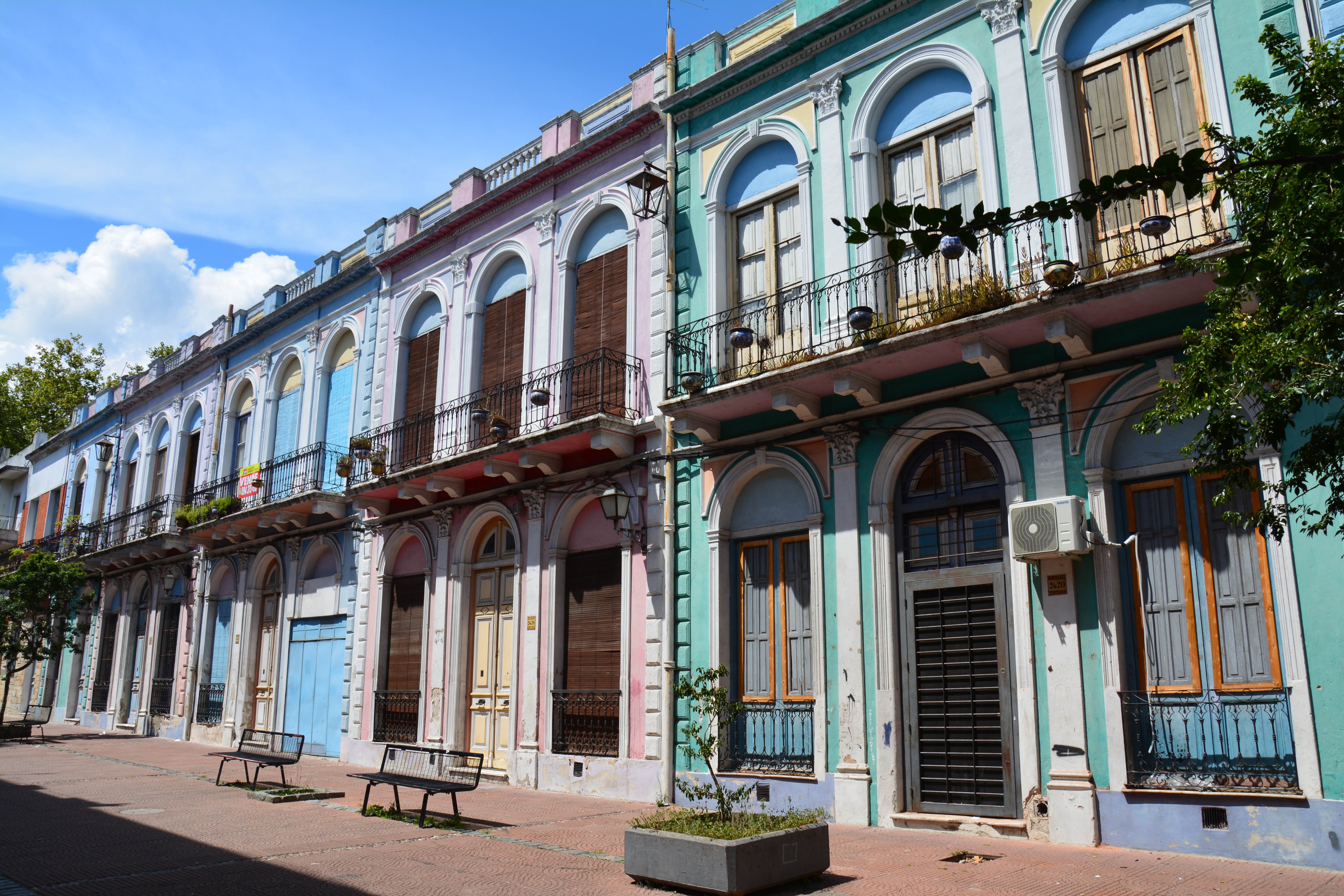 Uruguay_Colourful_Buildings_Montevideo