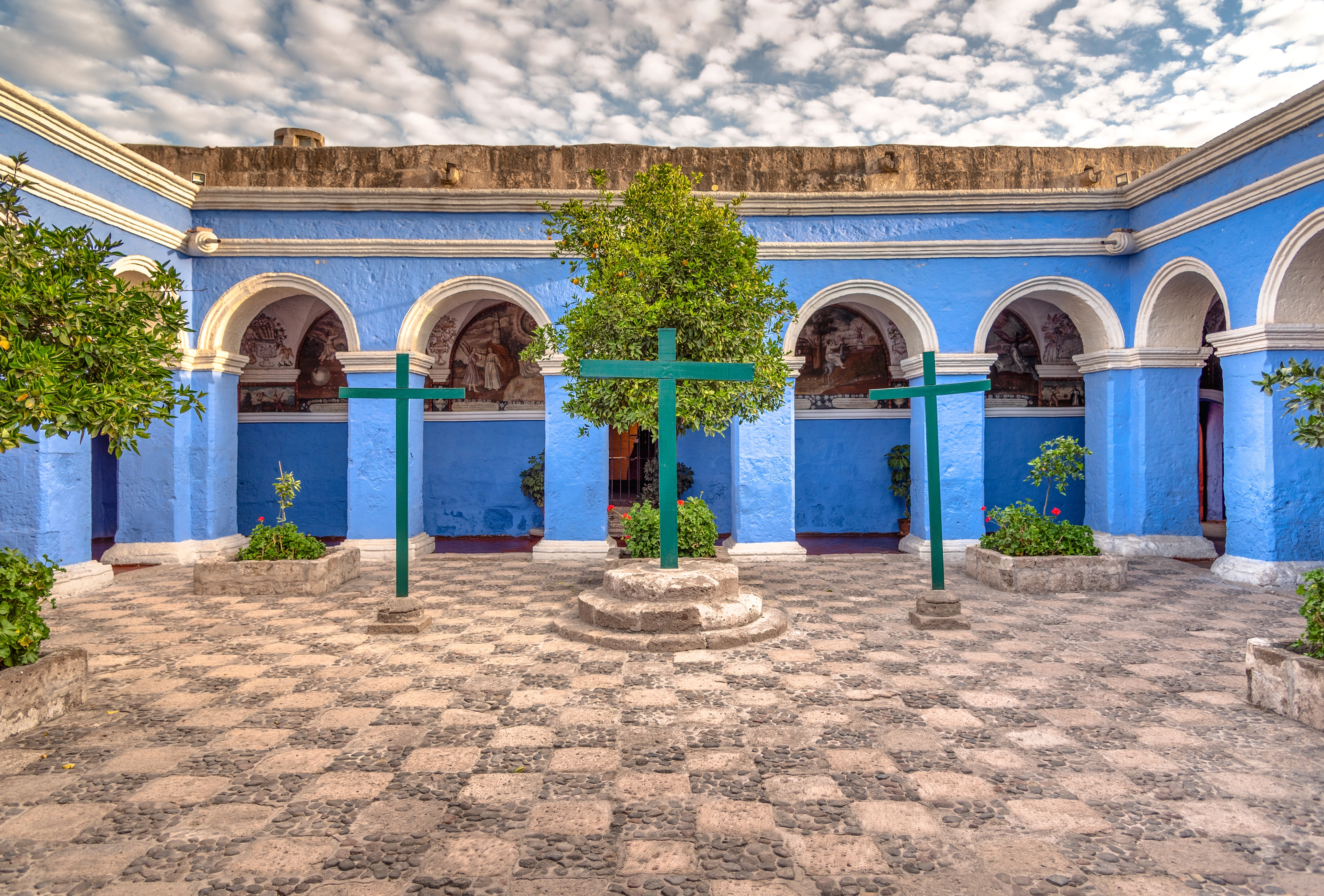 Orange Cloister plaza, Santa Catalina