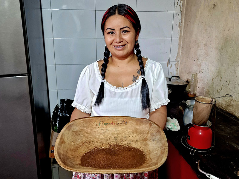 Maria Eugenia, coffee picker at Finca del Café